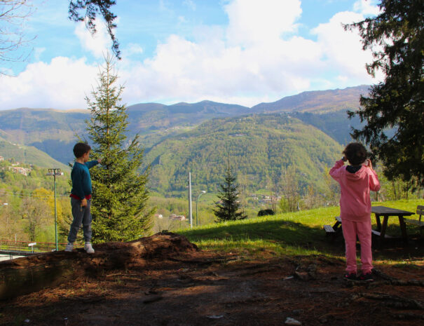 bambini-in-montagna-valle-imagna